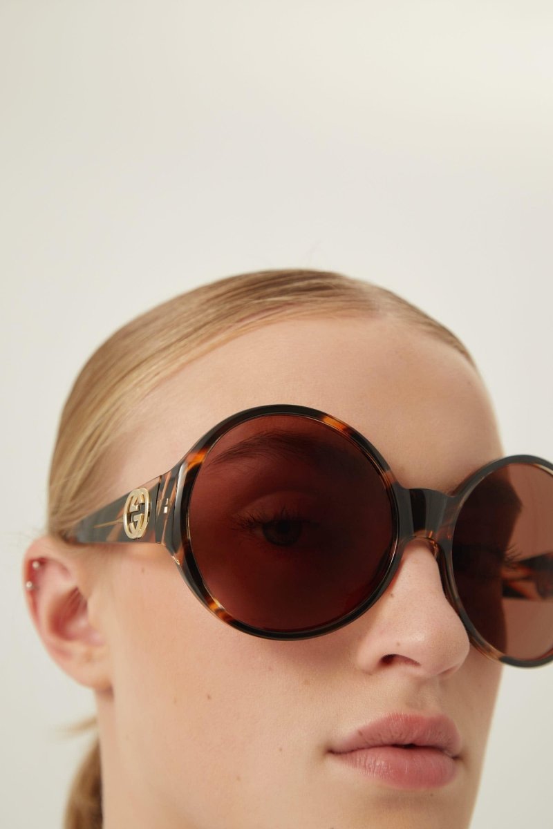 Bold round shape – round shape in acetate characterized by a bold front that contrasts the thin spiked – LUX VERSE Luxury Designer Fashion Outlet