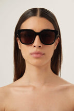 GG0998S squared femenine black sunglasses – feminine squared shape in acetate chacacterized by bold volumes and strong – LUX VERSE Luxury Designer Fashion Outlet