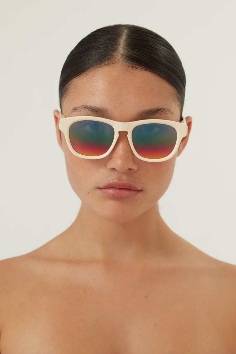 Ivory sporty sunglasses – the style come with a well-balanced color proposal: from classic to sporty – LUX VERSE Luxury Designer Fashion Outlet