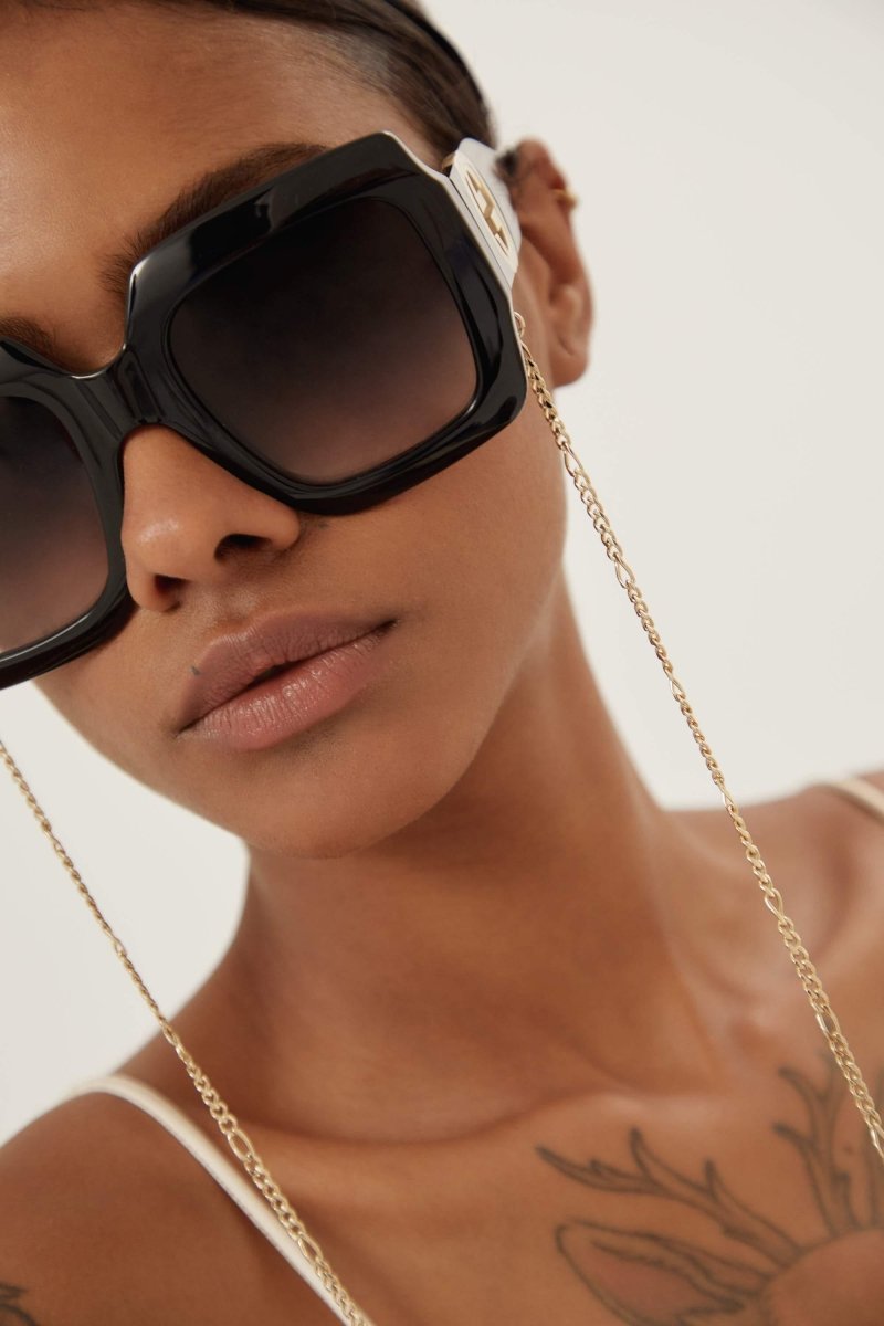 Oversized femenine black sunglasses with integrated GG logo – unique construction featuring a chain, seen as an integral part of the frame, – LUX VERSE Luxury Designer Fashion Outlet