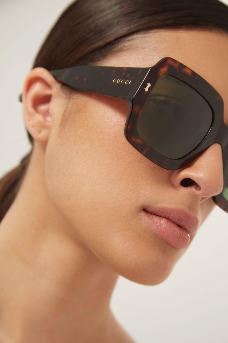 Oversized squared sustainable havana green sunglasses – the frames contain up to 68% bio-based acetate and are enriched with mineral glass – LUX VERSE Luxury Designer Fashion Outlet
