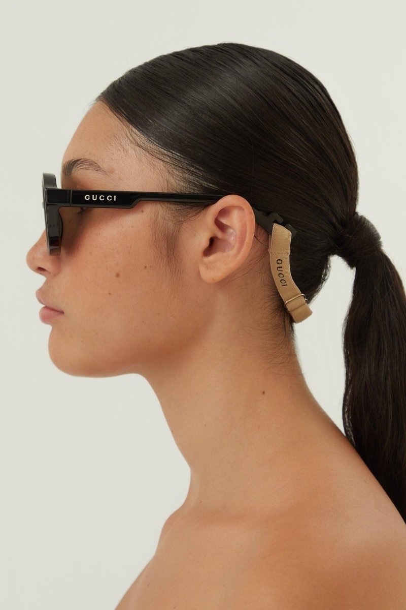 Pilot sporty sunglasses in black – the style come with a well-balanced color proposal: from classic to sporty – LUX VERSE Luxury Designer Fashion Outlet