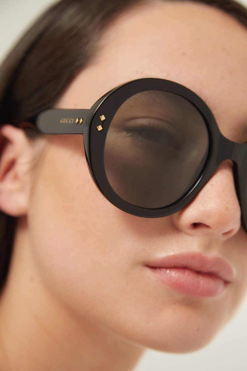 Round style black sunglasses – this romantic round style is characterized by a bold volume and texture, enriched – LUX VERSE Luxury Designer Fashion Outlet