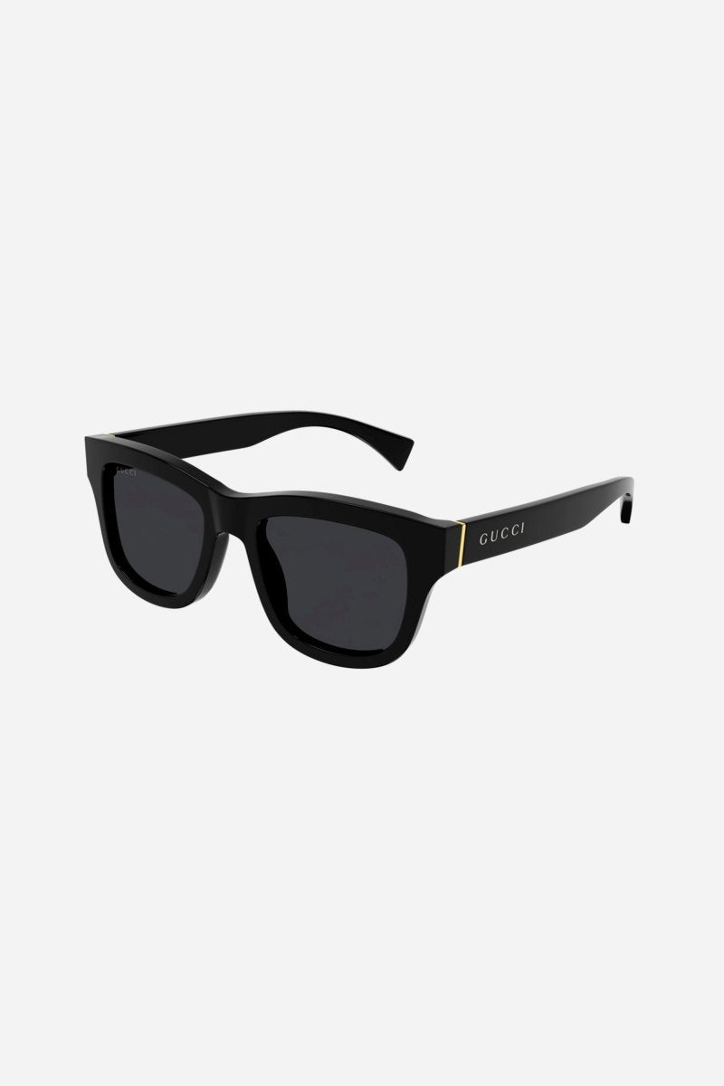 Soft squared black sunglasses – simplicity, attention to detail and a discreet logo, just like a high-end jacket – LUX VERSE Luxury Designer Fashion Outlet
