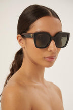 Squared sunglasses with web temple – oversize square shape – LUX VERSE Luxury Designer Fashion Outlet