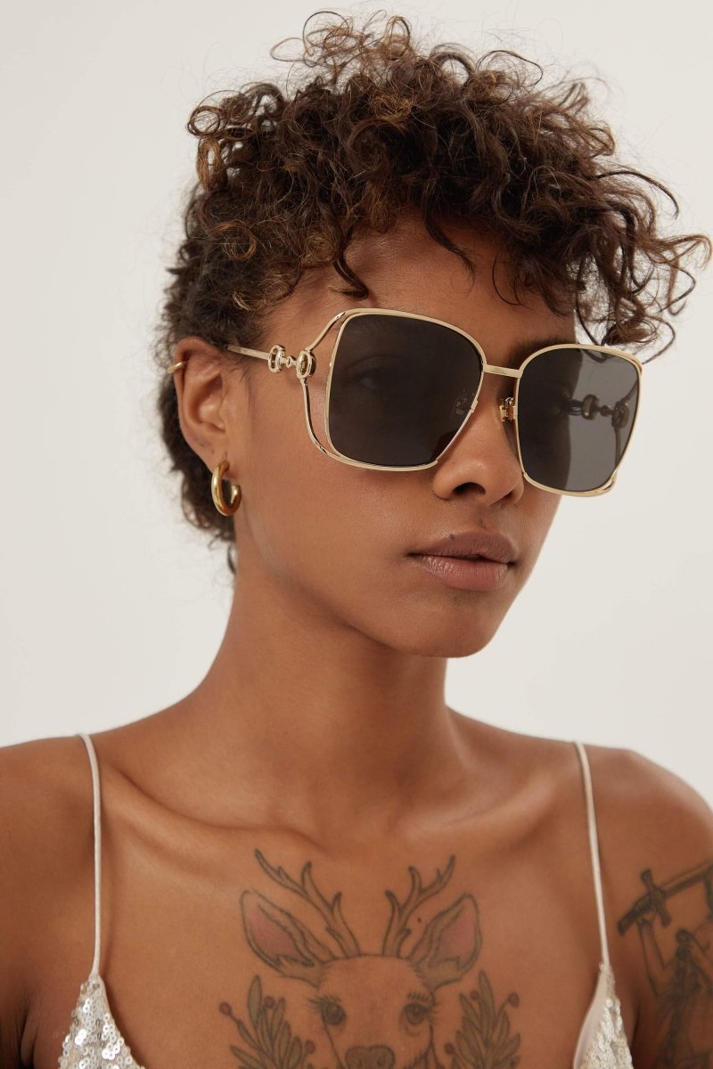Squared with fork detail sunglasses – iconic signatures are merged to create a unique construction featuring a bold – LUX VERSE Luxury Designer Fashion Outlet