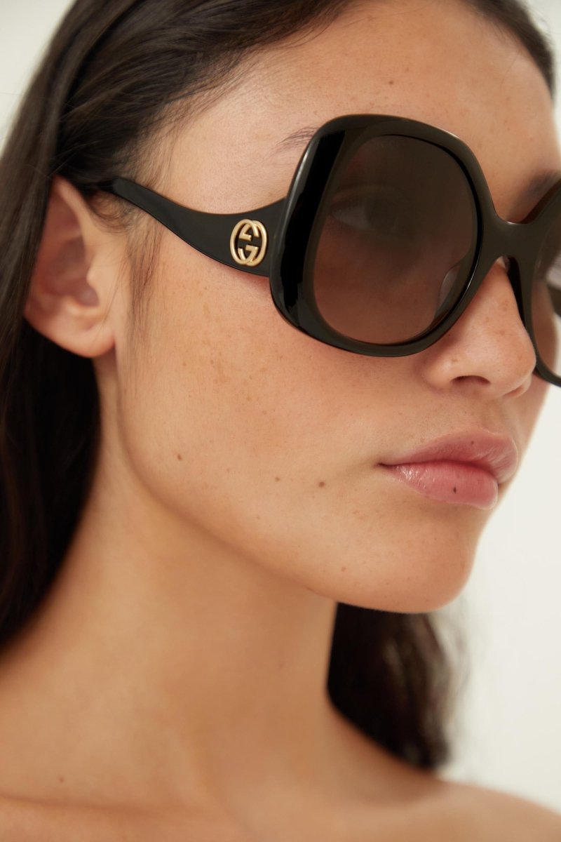 Vintage look black sunglasses – the oversize style is characterized by wave temples and a big GG interlocking logo – LUX VERSE Luxury Designer Fashion Outlet