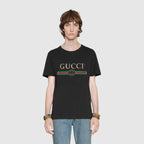 Oversize washed T-shirt with logo – the retro-style motif is presented on an oversize T-shirt style made in washed – LUX VERSE Luxury Designer Fashion Outlet