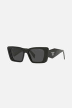 Cat-eye black sunglasses – sunglasses for women include a wide range of silhouettes and colors – LUX VERSE Luxury Designer Fashion Outlet