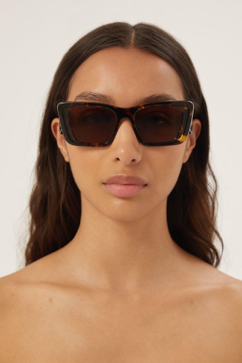 Cat-eye havana sunglasses – cinzma styles to square Monochrome symbol frames – LUX VERSE Luxury Designer Fashion Outlet