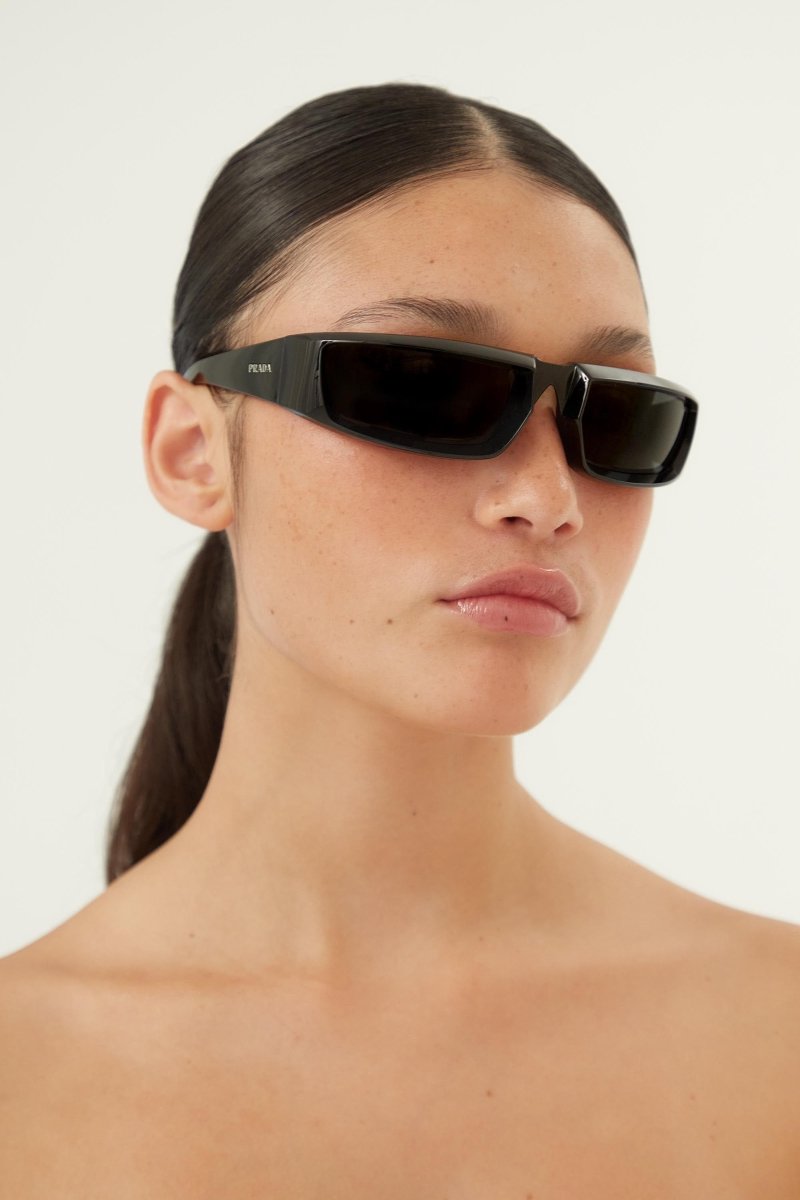 Runway wrap around black sunglasses – of silhouettes and colors: from the refined CinŽma styles to square – LUX VERSE Luxury Designer Fashion Outlet