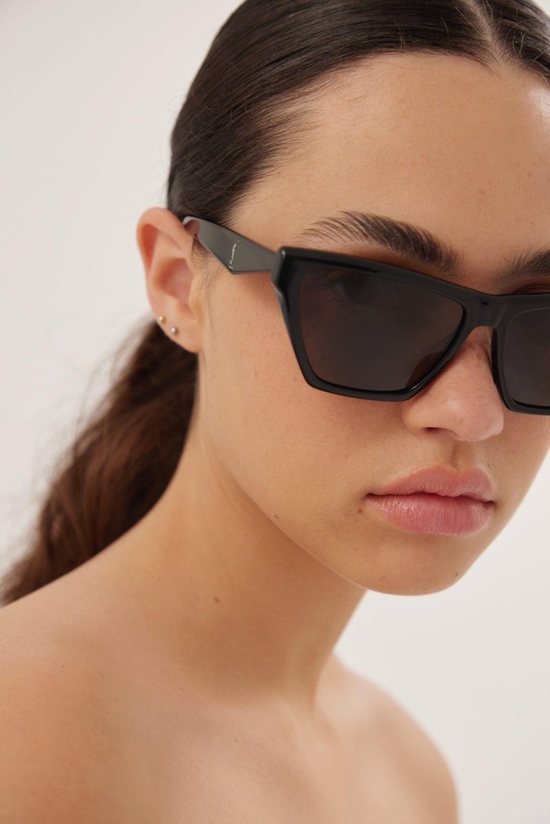 Cat eye black sunglasses – a strong feminine cat eye shape, the evolution of the Monogram line in a new iconic – LUX VERSE Luxury Designer Fashion Outlet