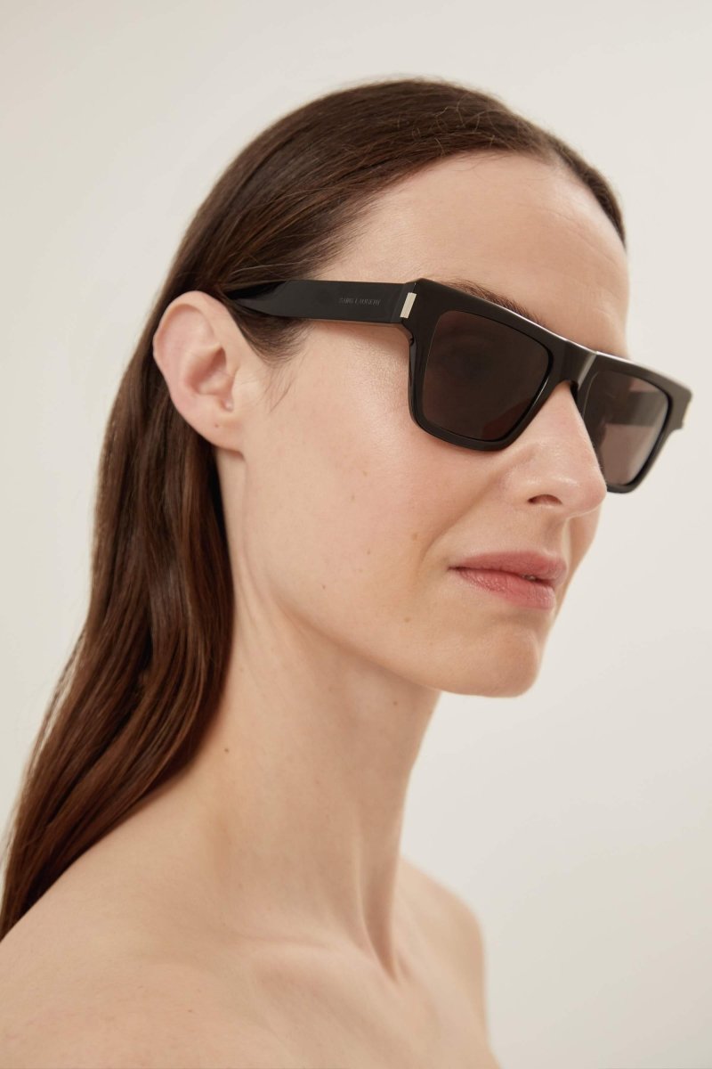 Squared black angular sunglasses – tHE RECTANGULAR SHAPE IS DISTINGUISHED BY THICK TEMPLES WITH THE LOGO – LUX VERSE Luxury Designer Fashion Outlet