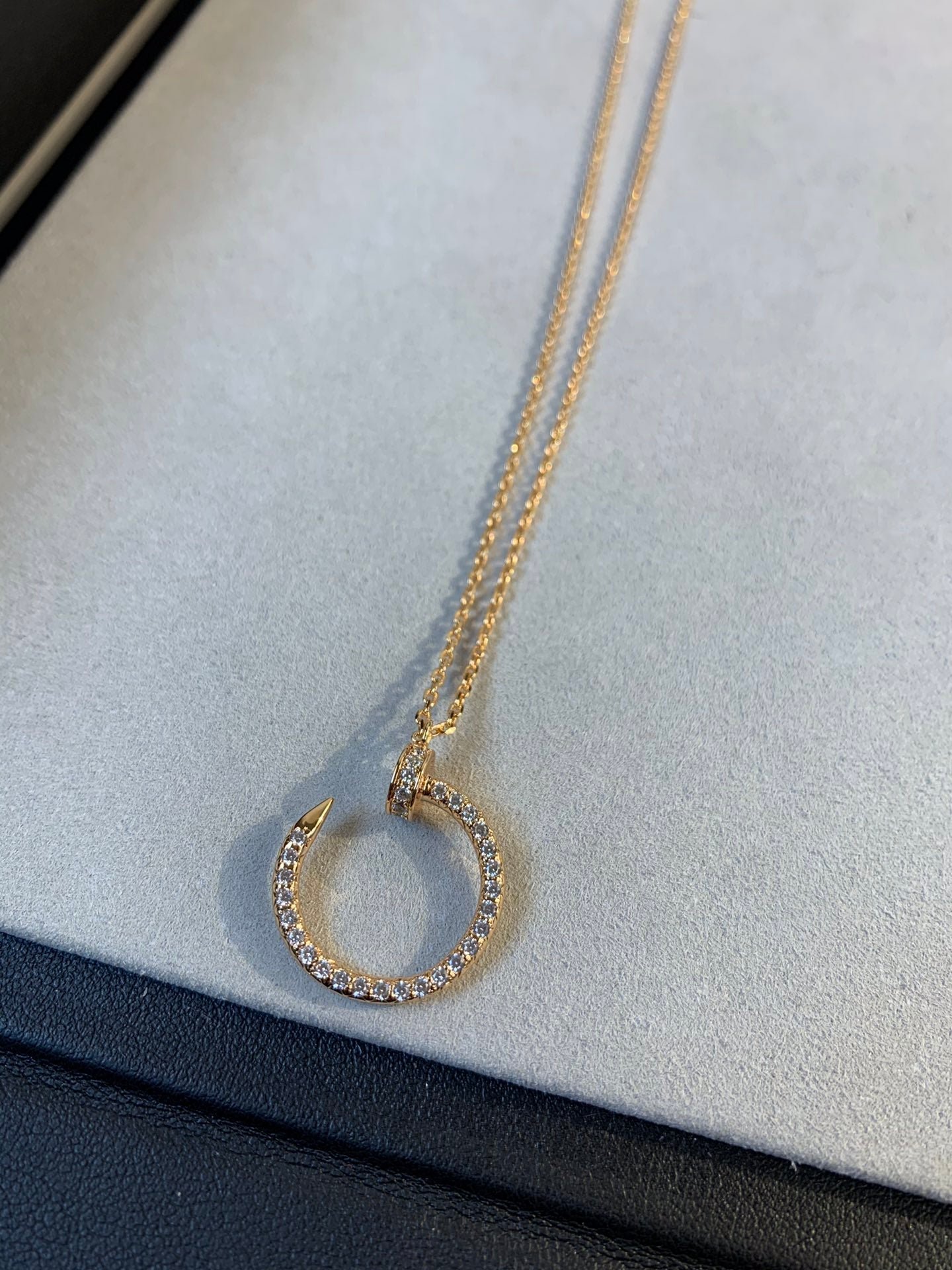 JUSTE NECKLACE ROSE GOLD DIAMONDS