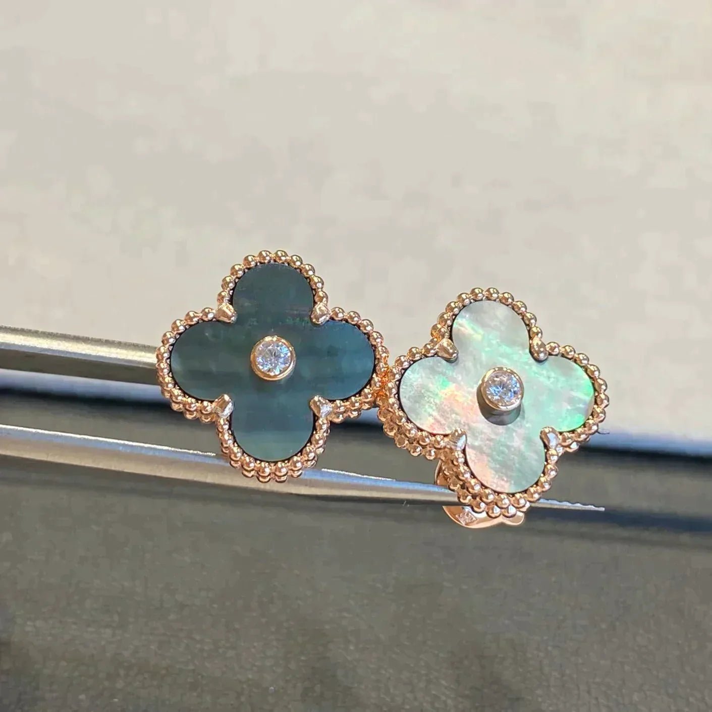 CLOVER MEDIUM 1 MOTIFS GRAY MOP DIAMOND EARRINGS