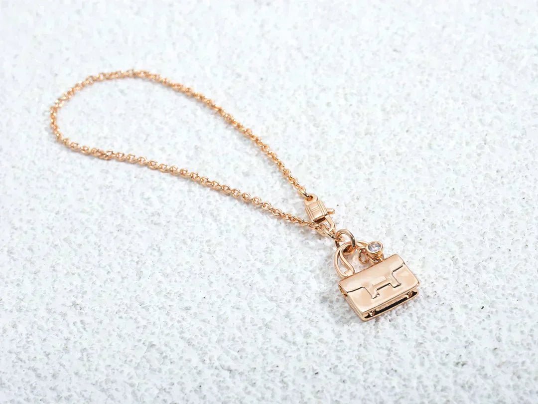 AMULETTE PEDANT ROSE GOLD NECKLACE