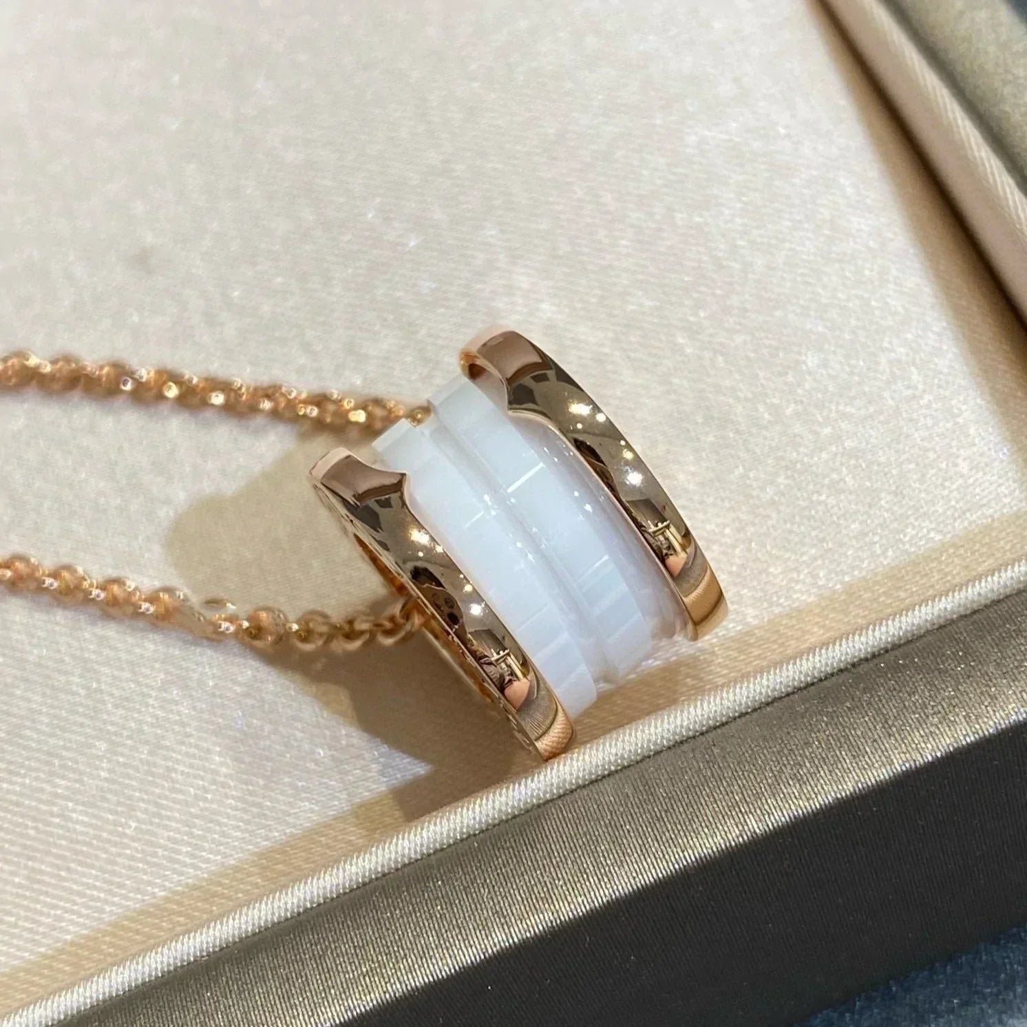 ZERO 1 WHITE CERAMIC ROSE GOLD NECKLACE