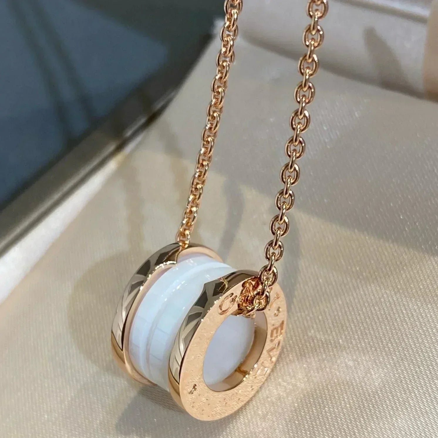 ZERO 1 WHITE CERAMIC ROSE GOLD NECKLACE