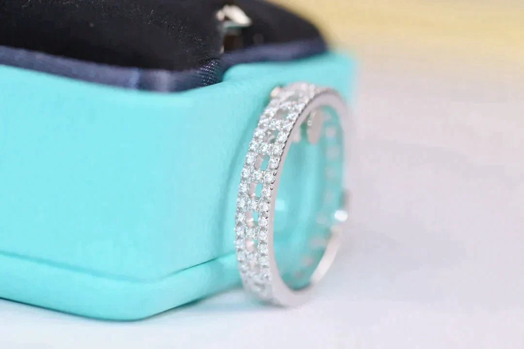 T TRUE DIAMOND PAVED RING