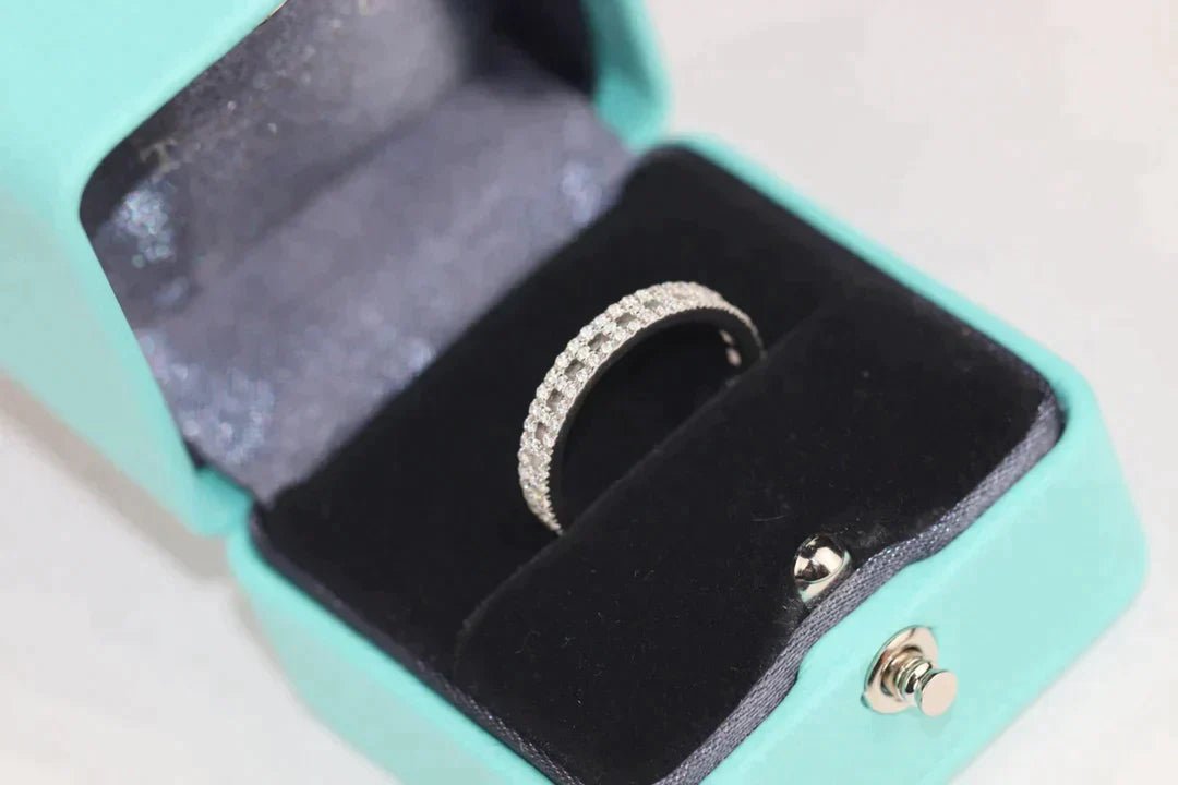 T TRUE DIAMOND PAVED RING