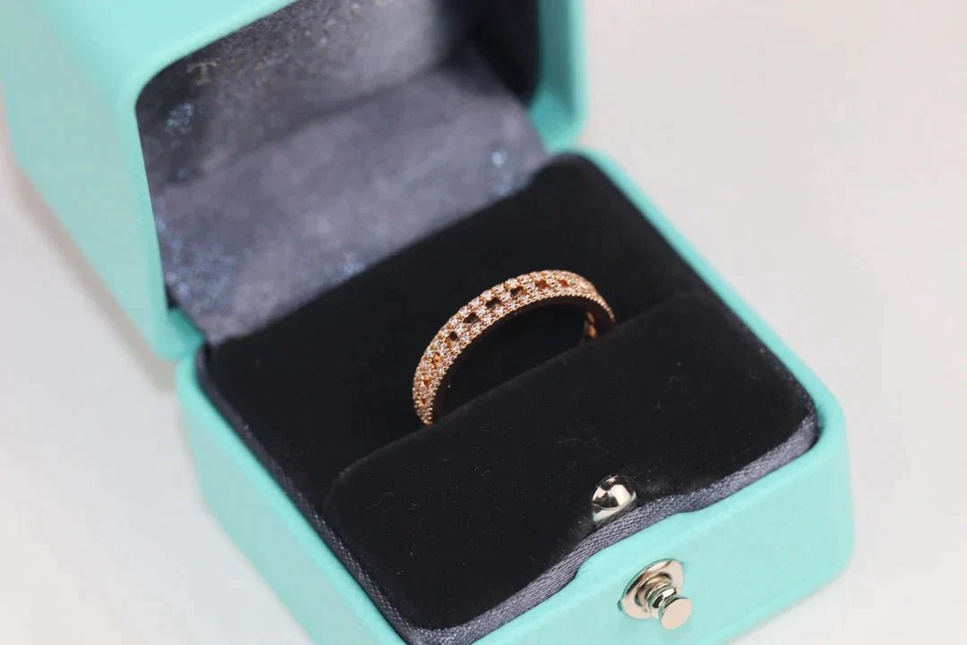 T TRUE DIAMOND PAVED RING
