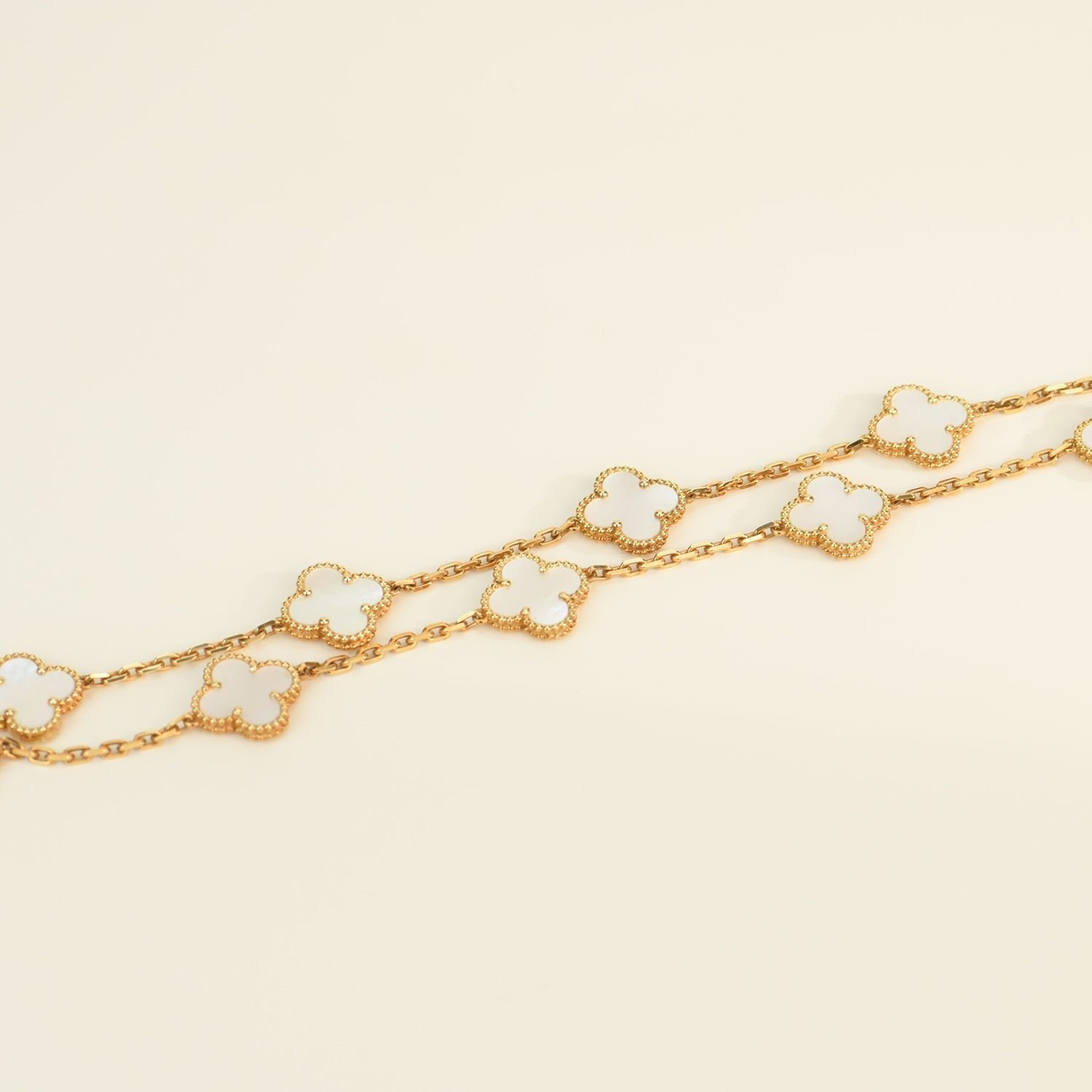 CLOVER VINTAGE WHITE MOP NECKLACE 10 MOTIFS