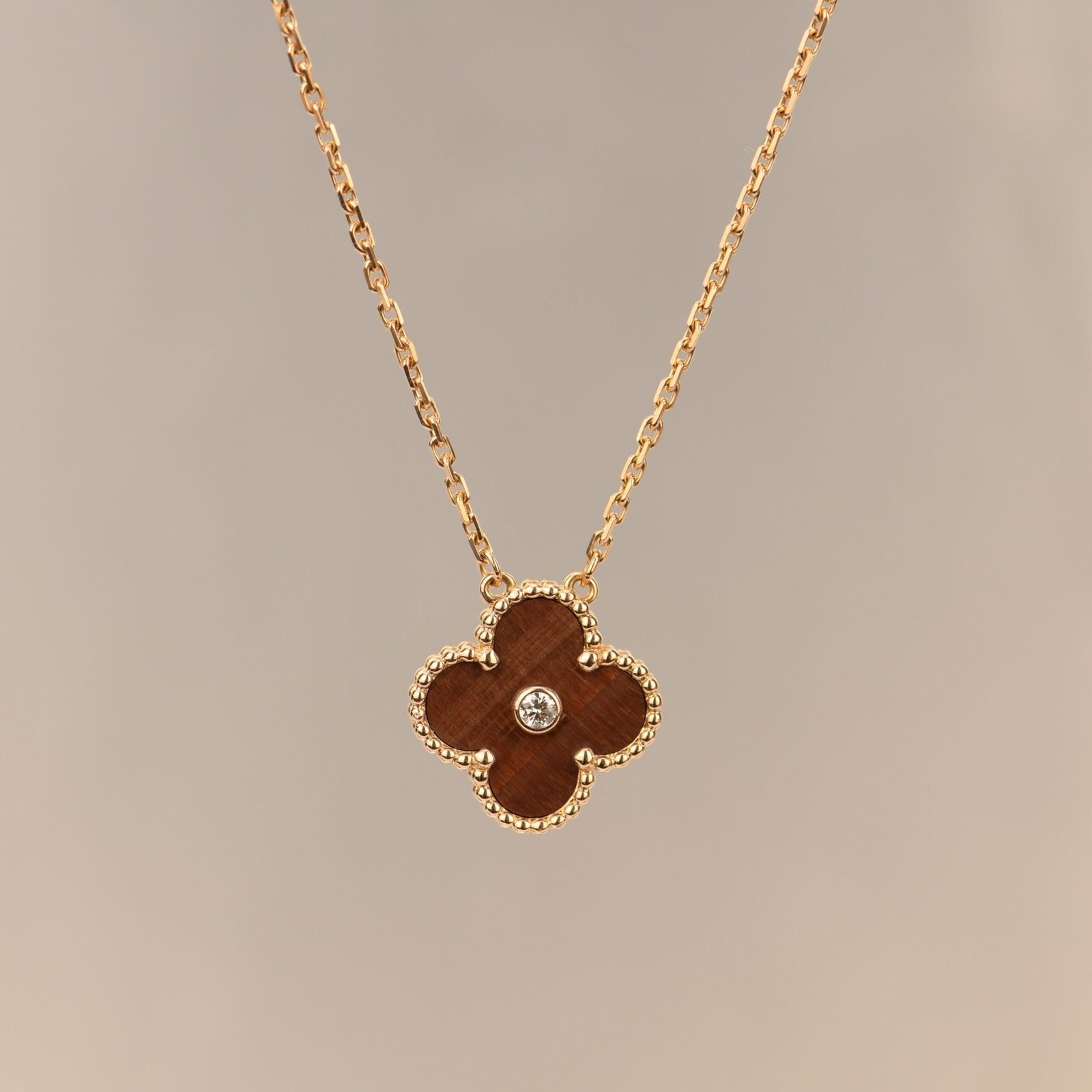 CLOVER 15MM DIAMOND BULL'S EYE STONE NECKLACE