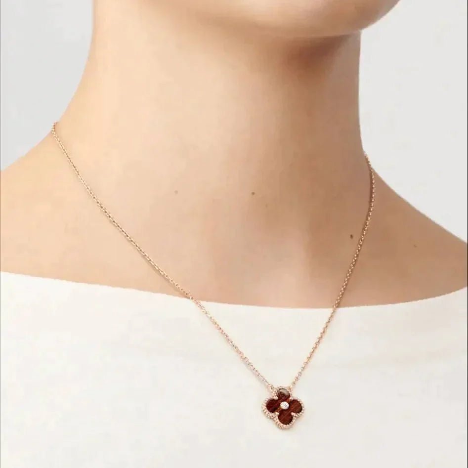 CLOVER 15MM DIAMOND BULL'S EYE STONE NECKLACE