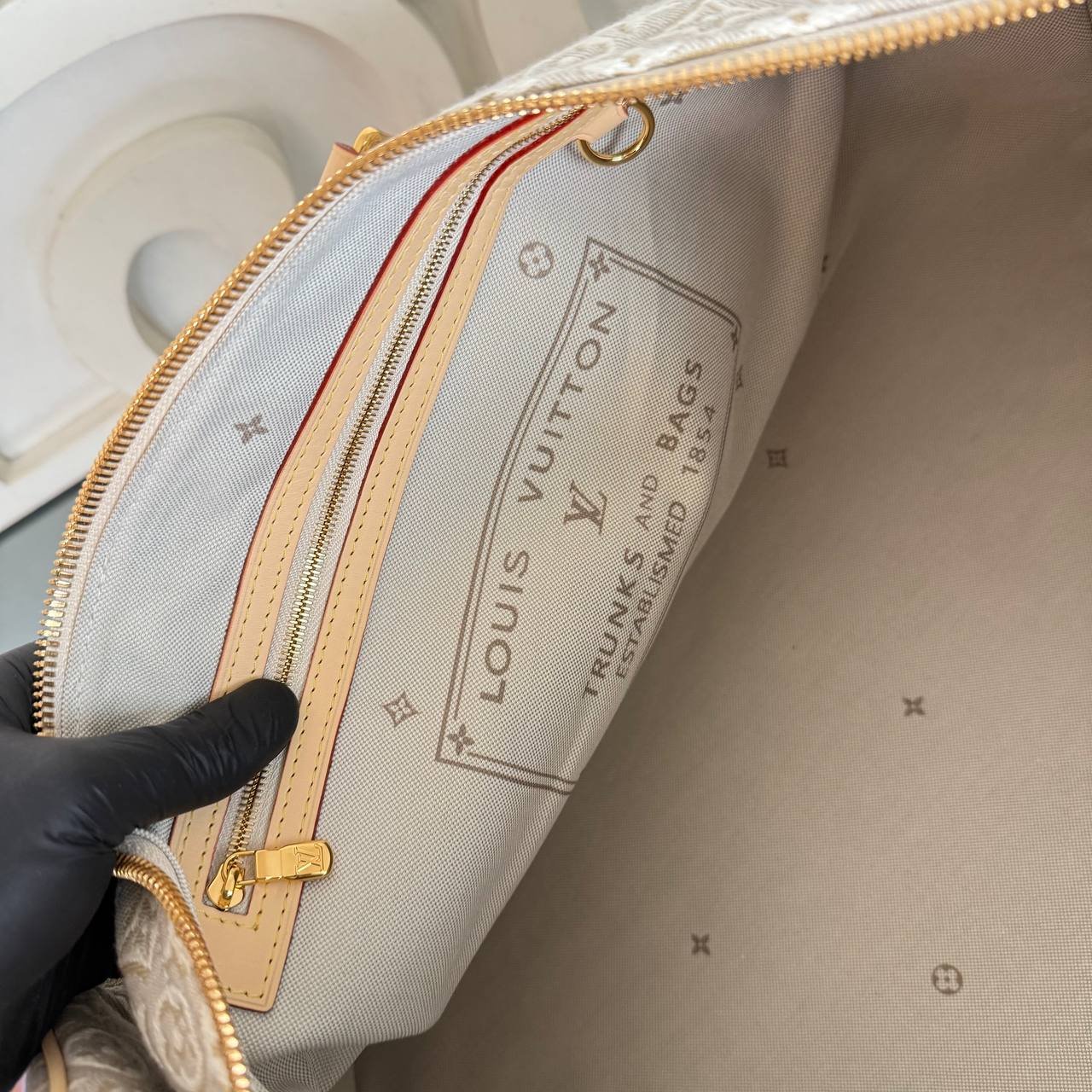 LV DUFFLE BAG